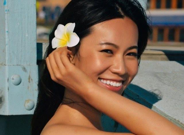 爸爸是资深老戏骨,妈妈是中戏“金花”,如今女儿也成了一名演员