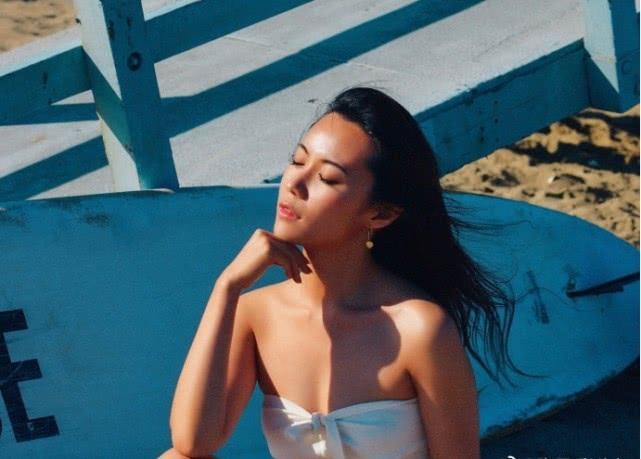 爸爸是资深老戏骨,妈妈是中戏“金花”,如今女儿也成了一名演员