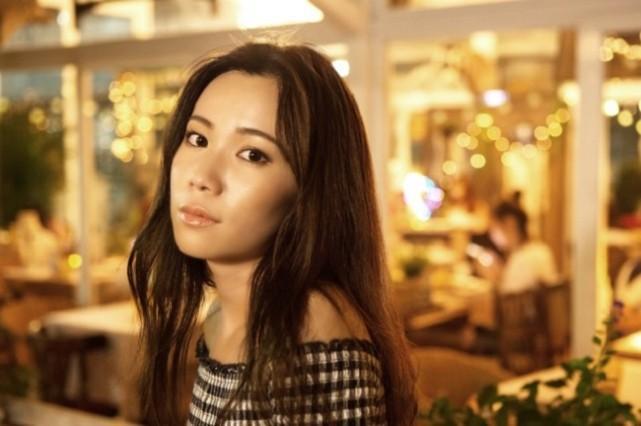 爸爸是资深老戏骨,妈妈是中戏“金花”,如今女儿也成了一名演员