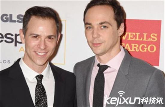 戏内谢耳朵Amy结婚照曝光 戏外谢耳朵和男友在“彩虹屋”完婚!