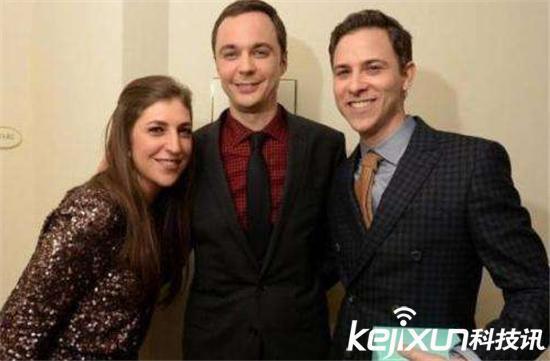 戏内谢耳朵Amy结婚照曝光 戏外谢耳朵和男友在“彩虹屋”完婚!