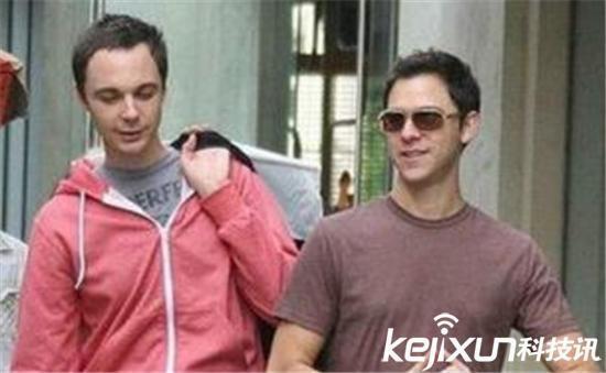 戏内谢耳朵Amy结婚照曝光 戏外谢耳朵和男友在“彩虹屋”完婚!