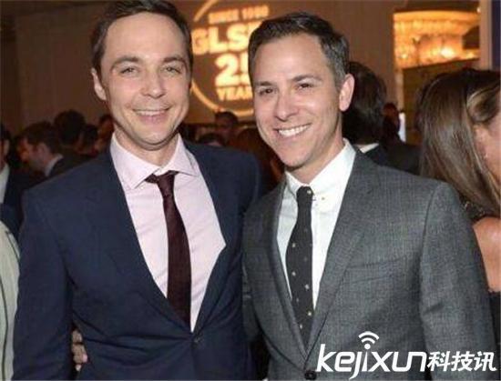 戏内谢耳朵Amy结婚照曝光 戏外谢耳朵和男友在“彩虹屋”完婚!