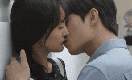 这些亲吻动图,看得我狼血沸腾!