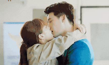 这些亲吻动图,看得我狼血沸腾!