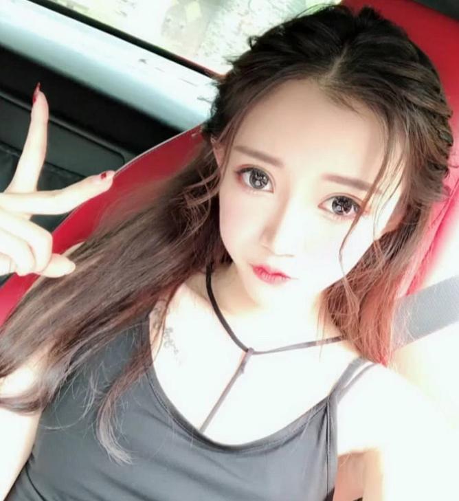 快手一姐小伊伊遭天道屏蔽,直播间委屈控诉,令牌家军心疼不已!