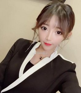 快手一姐小伊伊遭天道屏蔽,直播间委屈控诉,令牌家军心疼不已!