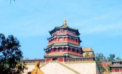 昆明湖,乾隆仿照它修建,面积15000亩,就在西安,还有牛郎织女