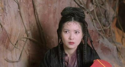 蓝洁瑛姐姐现身殓房,不愿面对镜头,原因耐人寻味!网友:心疼你