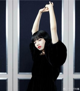 ​小松菜奈日系厌世脸走一波~INS：konichan7@微博时尚