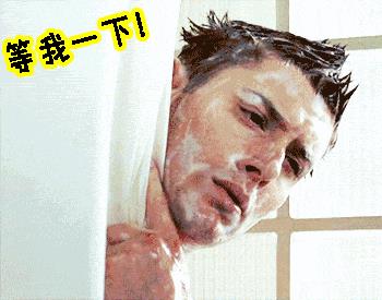 “等我一下”不要再说成“wait me”了,外国人都不想搭理你...