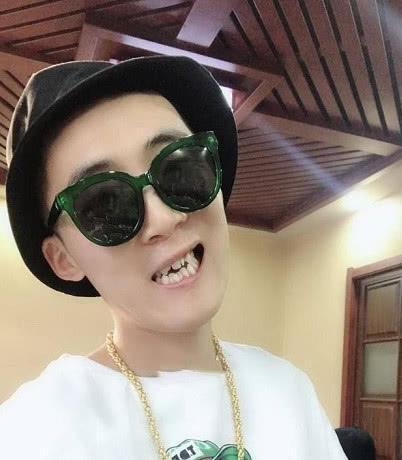 快手上人丑还能作的4大网红:仙洋徒弟上榜,第一比嘟嘟姐还作!