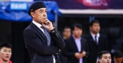 篮球泰斗阿的江,女儿1.8独爱排球,就读中央财政颜值堪比热巴