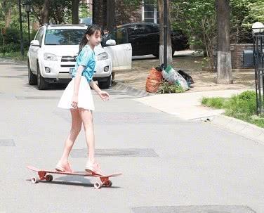 有一种“惊艳”叫森碟,近照长腿惹眼颜值惊艳,晃眼还以为是多多