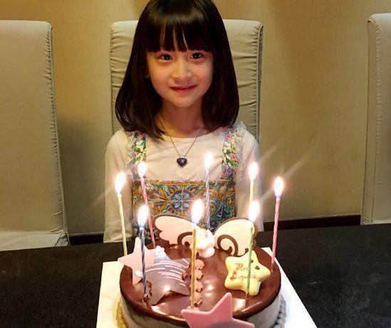 有一种“惊艳”叫森碟,近照长腿惹眼颜值惊艳,晃眼还以为是多多