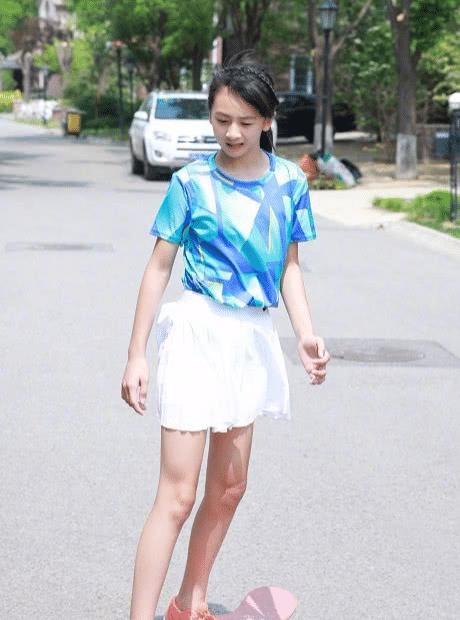 有一种“惊艳”叫森碟,近照长腿惹眼颜值惊艳,晃眼还以为是多多