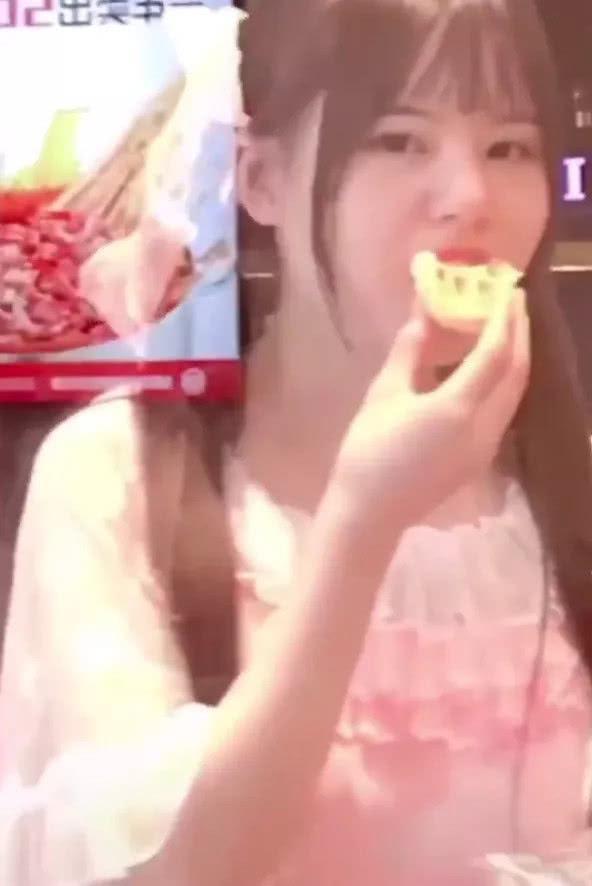 火线妹真人到底长啥样?当看到路人镜头下的她,直男喜欢的类型