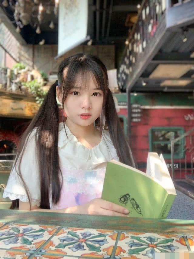 火线妹真人到底长啥样?当看到路人镜头下的她,直男喜欢的类型