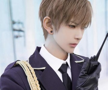 本以为熊祁cos白起够帅了,看到他本人照片后:想嫁