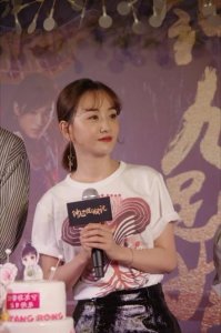 杨蓉回应整容,这回答太机智了