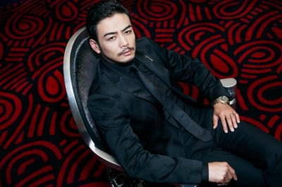 杨烁老婆原来是她,比刘涛还美,相恋10年已经有2个孩子了!