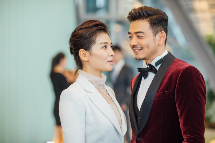 杨烁老婆原来是她,比刘涛还美,相恋10年已经有2个孩子了!