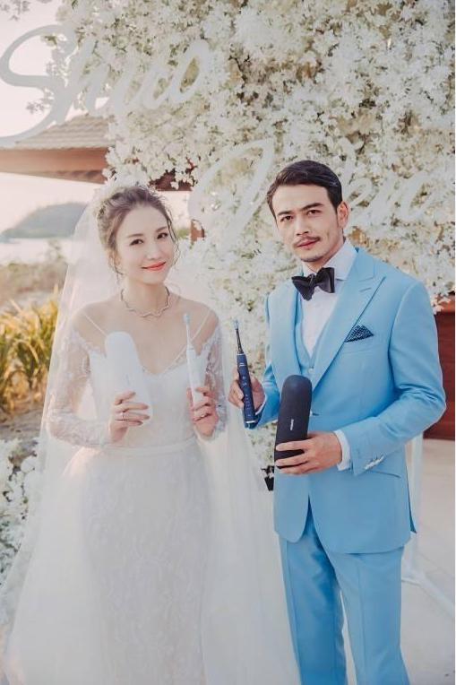 杨烁老婆原来是她,比刘涛还美,相恋10年已经有2个孩子了!