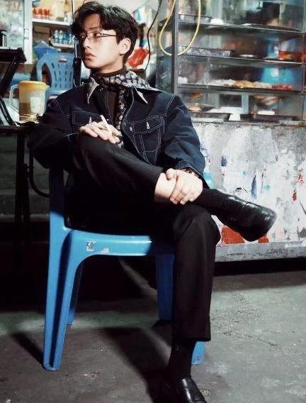 快手和抖音新晋网红绝世的容颜模仿张国荣,港风十足