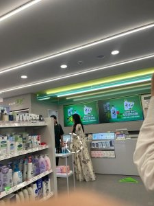 孙怡母女韩国被偶遇,7岁女儿嘴馋被拉走!