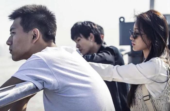 《剑王朝》热度未散,李现又转身官宣新身份,寸头造型帅过小北