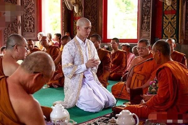 《新铁石心肠》帅哥男主剃度出家,让人百思不得其解