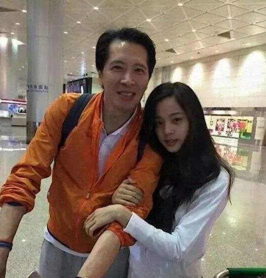 欧阳龙否认靠欧阳娜娜养家,她才不是什么“娱乐圈樊胜美”!