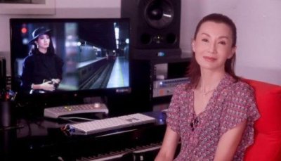 58岁张曼玉近况曝光,一脸冻龄颜值回春,气质出众优雅迷人