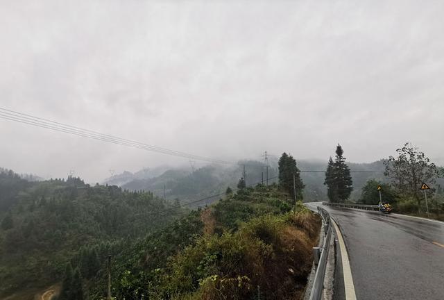 怀化雪峰山苏宝顶,云雾缭绕中的湖南第一山