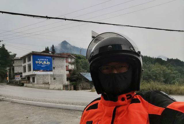 怀化雪峰山苏宝顶,云雾缭绕中的湖南第一山