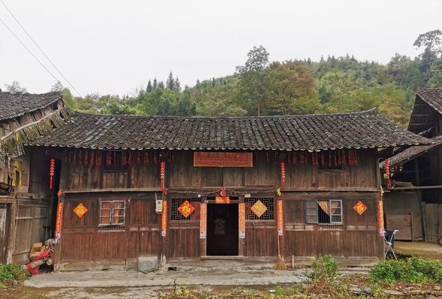 怀化雪峰山苏宝顶,云雾缭绕中的湖南第一山