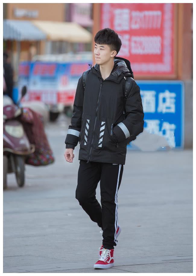 买了万斯的帆布鞋你会搭吗?学会下面这些穿法,保证比匡威还要潮