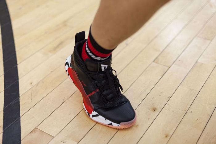 花 600 就能买到千元级的配置!利拉德 5 代上脚开箱!0102030405