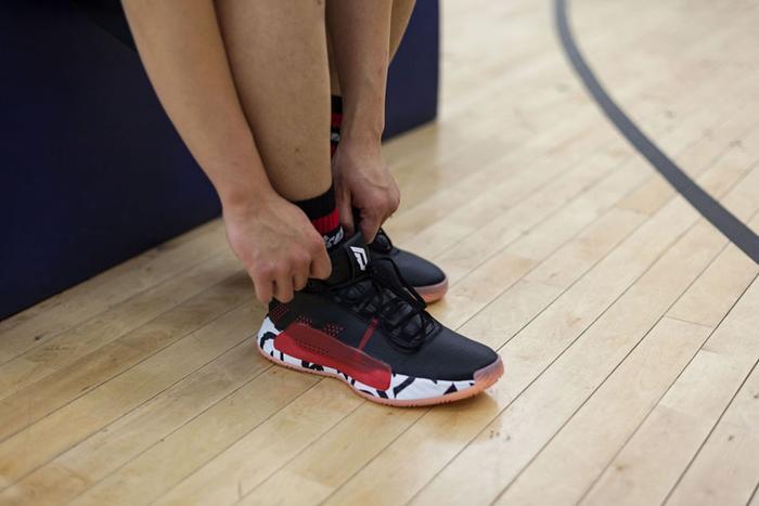 花 600 就能买到千元级的配置!利拉德 5 代上脚开箱!0102030405