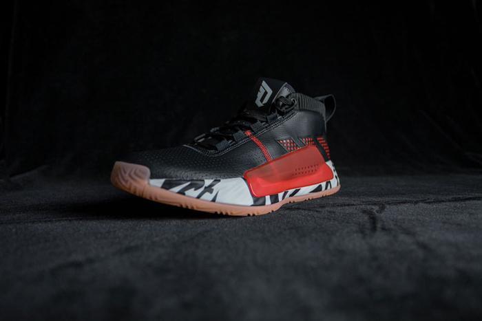 花 600 就能买到千元级的配置!利拉德 5 代上脚开箱!0102030405