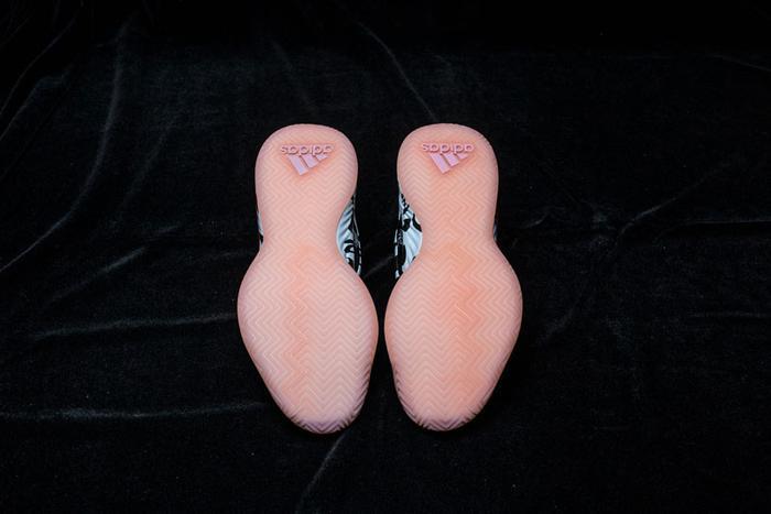 花 600 就能买到千元级的配置!利拉德 5 代上脚开箱!0102030405