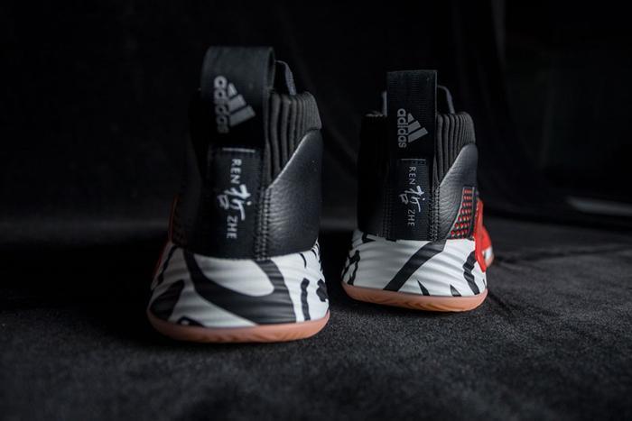 花 600 就能买到千元级的配置!利拉德 5 代上脚开箱!0102030405