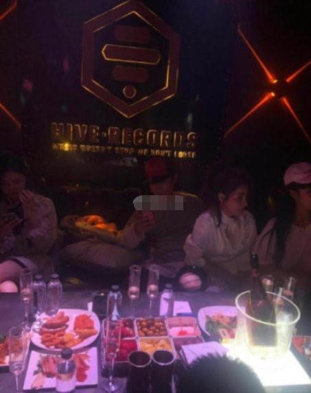 网友偶遇王思聪现身夜店放松,称其被美女环绕,一晚上消费30多万