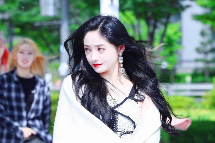 网友偶遇王思聪现身夜店放松,称其被美女环绕,一晚上消费30多万