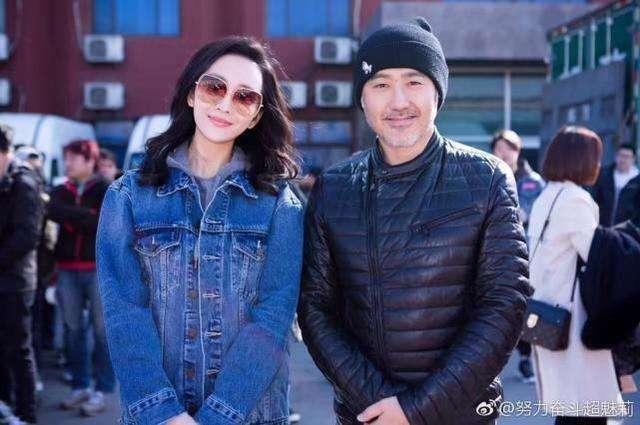 吴秀波曾用9个字形容婚姻,字字精辟!妻子近照流出,颜高身材好