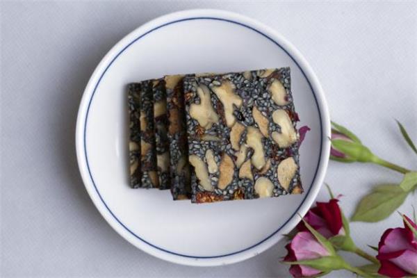 阿胶糕吃多久可以见效 阿胶糕一个疗程吃多久 阿胶糕吃多久可以见效 阿胶糕一个疗程吃多久