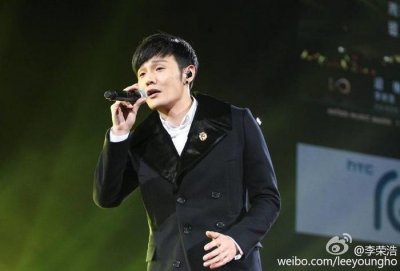 吴青峰比李荣浩还狠,一个人真正得活出了队伍的样子,真牛!