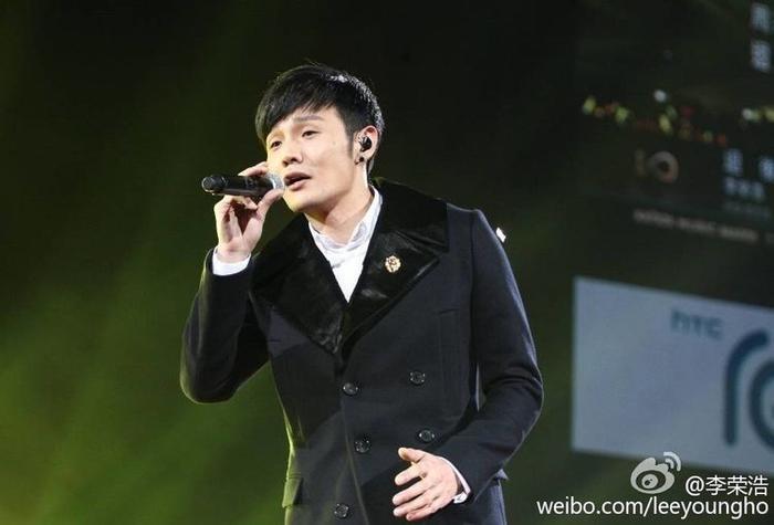 吴青峰比李荣浩还狠,一个人真正得活出了队伍的样子,真牛!