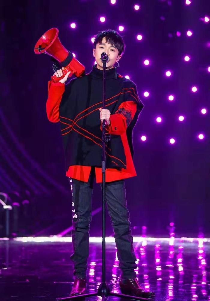 吴青峰比李荣浩还狠,一个人真正得活出了队伍的样子,真牛!