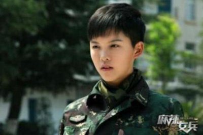 还记得《麻辣女兵》的汤小米吗?如今留长发拍结婚照,美到认不出